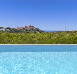 Luxury 4-Bedroom Villa with generous sized Infinity Pool near Buje, Istria. Sleeps 8